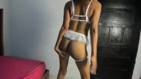 JONH SMITH AND ALIX SMITH online show from October 6, 2025, 1:19 pm