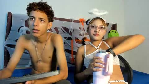 JONH SMITH AND ALIX SMITH online show from October 18, 2025, 1:23 pm