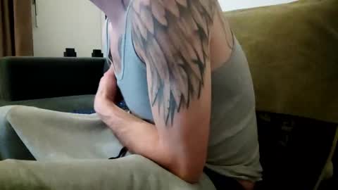 Snapshot of smokeandwatching chatting on February 4, 2025, 11:06 pm Smokeandwatching online show from February 4, 2025, 11:06 pm