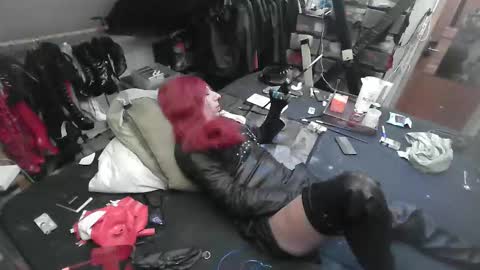 smokeslut365 online show from September 26, 2025, 11:09 pm