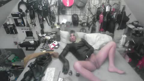 smokeslut365 online show from December 19, 2025, 10:06 pm