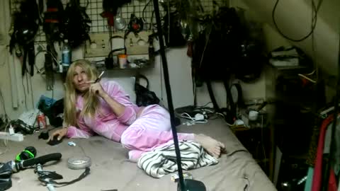Snapshot of smokeslut365 chatting on July 31, 2026, 12:32 am smokeslut365 online show from July 31, 2026, 12:32 am