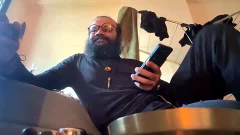 smokingorilla online show from December 23, 2025, 1:14 am