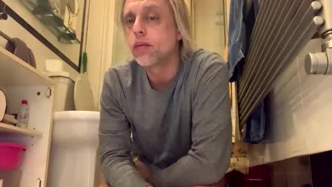 Snapshot of smokingtime chatting on December 21, 2025, 12:07 am Smokingtime online show from December 21, 2025, 12:07 am