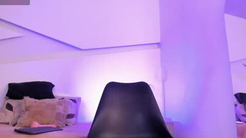 Snapshot of smoothalpha_ chatting on May 7, 2026, 10:04 pm Ethan online show from May 7, 2026, 10:04 pm