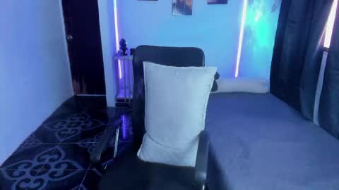 Snapshot of snak_master1 chatting on May 1, 2026, 7:18 pm snak_master1 online show from May 1, 2026, 7:18 pm
