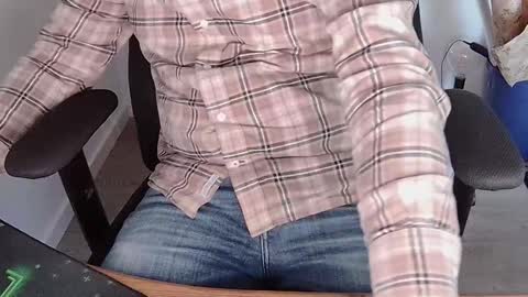 Sneakybill online show from November 19, 2025, 7:19 am