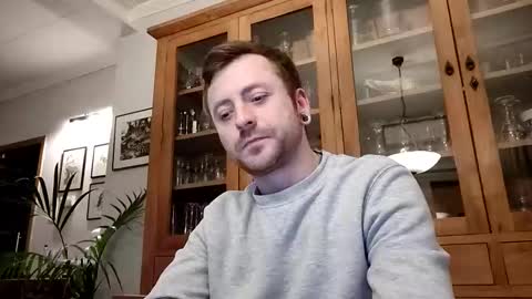 snoecks online show from March 6, 2026, 6:59 pm