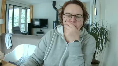 Snoeske and Woodwurm online show from December 3, 2024, 12:06 pm