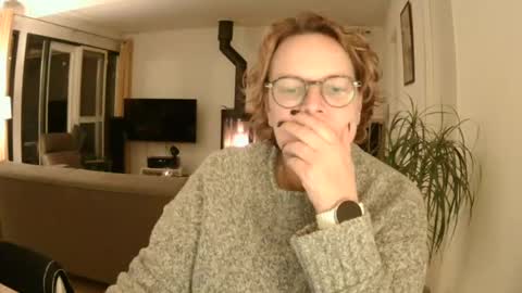 Snoeske and Woodwurm online show from December 9, 2024, 4:37 pm