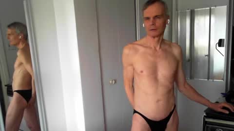 snoro111 online show from April 21, 2026, 7:17 pm