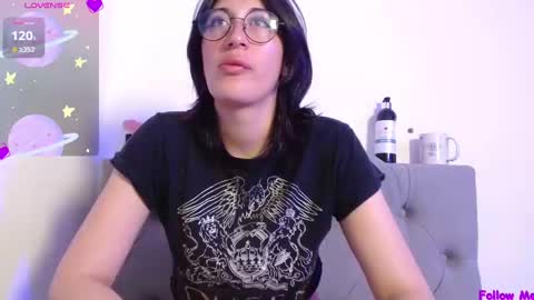 IG     OF red moonn online show from February 3, 2025, 11:53 am