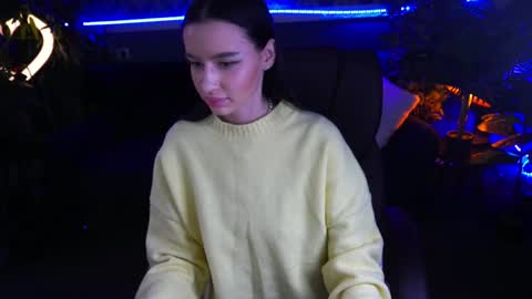 snow_whiteeex online show from January 22, 2025, 1:00 pm