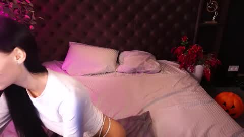 snow_whiteeex online show from November 4, 2025, 6:34 am