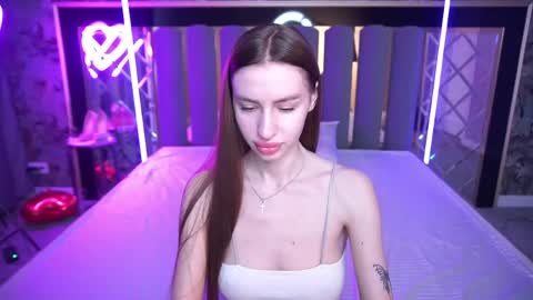 snow_whiteeex online show from April 14, 2026, 6:19 am