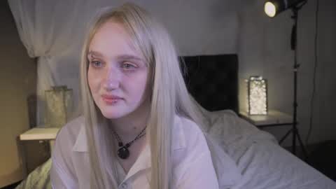 Snapshot of snowflakeskitty chatting on May 22, 2026, 5:25 am Ellie online show from May 22, 2026, 5:25 am