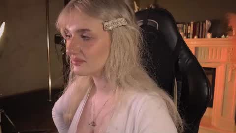 Snapshot of snowflakeskitty chatting on June 25, 2026, 5:34 am Ellie online show from June 25, 2026, 5:34 am