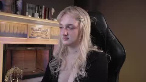 Snapshot of snowflakeskitty chatting on July 1, 2026, 5:31 am Ellie online show from July 1, 2026, 5:31 am