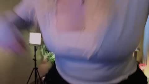 Snapshot of snowflakeskitty chatting on July 26, 2026, 5:37 am Ellie online show from July 26, 2026, 5:37 am