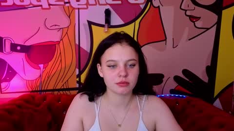 snowwhite_bella online show from November 16, 2025, 1:39 pm