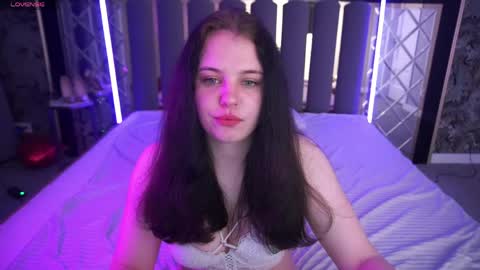 snowwhite_bella online show from April 18, 2026, 7:58 pm