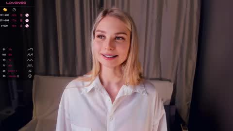 Snapshot of so__sweet chatting on February 22, 2025, 12:27 am Alice - Birthday Girl online show from February 22, 2025, 12:27 am