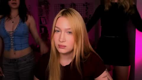 Snapshot of so_hot_rosalie chatting on May 4, 2026, 7:43 pm so_hot_rosalie online show from May 4, 2026, 7:43 pm