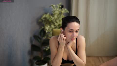 Yesenia online show from January 4, 2025, 10:02 pm