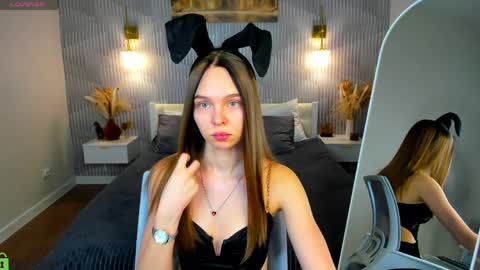 Sofa online show from April 1, 2026, 1:28 am