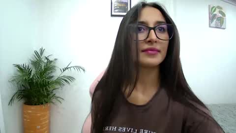 Snapshot of soffi_rousel_ chatting on February 11, 2025, 5:18 pm soffi_rousel_ online show from February 11, 2025, 5:18 pm