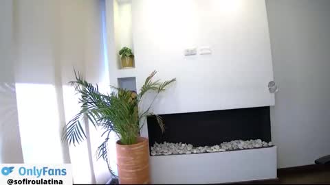 soffi_rousel_ online show from November 19, 2025, 7:03 pm