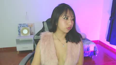 sofia online show from December 1, 2025, 6:46 pm