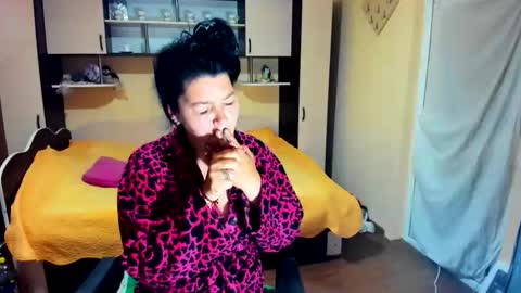 Soffy online show from June 2, 2026, 4:58 am