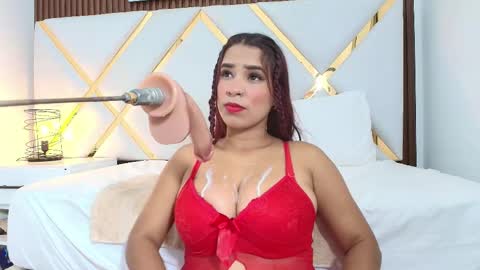 sofi_bigtits online show from November 29, 2025, 11:57 am