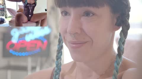 Sofi Mora online show from September 22, 2025, 1:24 pm