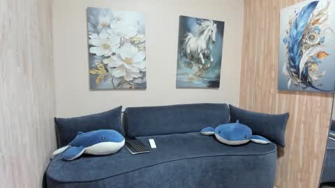 sofi_posada online show from November 24, 2025, 12:16 pm