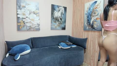 sofi_posada online show from November 29, 2025, 1:47 pm