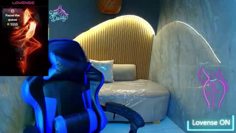 sofi_r_ online show from February 11, 2026, 1:27 pm