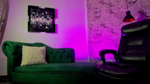 sofi_wiliiams2 online show from March 1, 2026, 8:33 pm