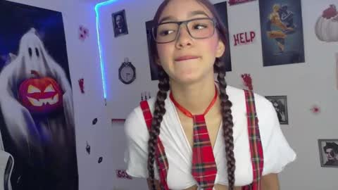 sofia_arango1107 online show from October 13, 2025, 7:03 pm