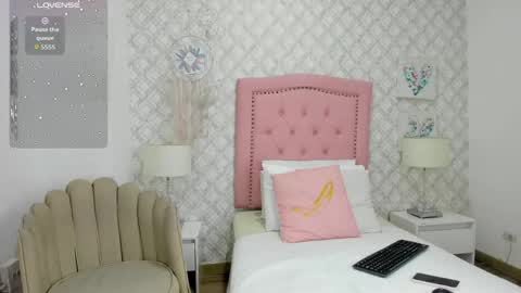 sofia_martinez9 online show from May 27, 2026, 7:11 pm