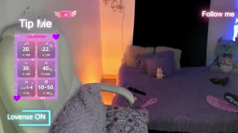 Sofia Thomson online show from September 11, 2025, 9:53 am