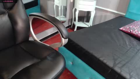 Sofa online show from February 22, 2025, 11:13 am