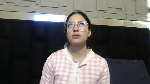 Sofa online show from September 21, 2025, 11:01 am