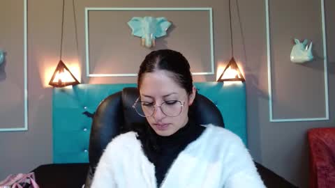 Sofa online show from October 12, 2025, 11:09 am