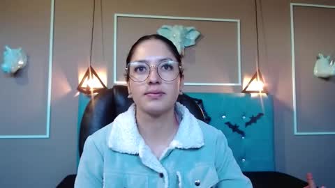 Sofa online show from October 19, 2025, 11:11 am