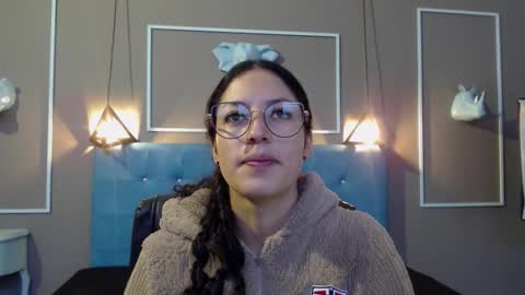 Sofa online show from November 6, 2025, 11:33 am