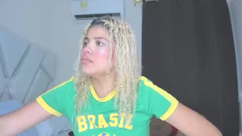 sofiacastillo01 online show from February 20, 2026, 2:39 pm