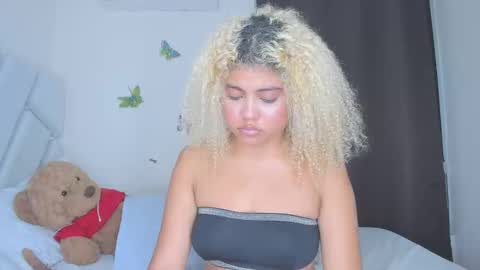 sofiacastillo01 online show from February 24, 2026, 1:03 am