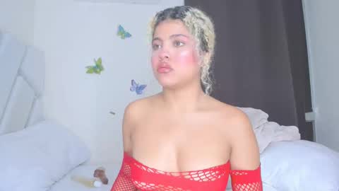 sofiacastillo01 online show from March 27, 2026, 5:56 pm